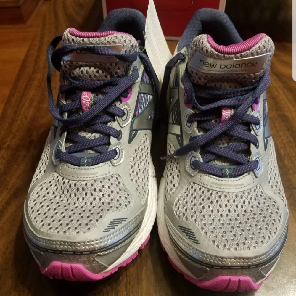 New Balance tennis shoes